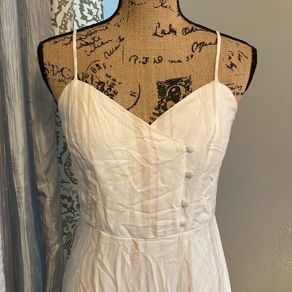 Altar’d state dress - Picture 2 of 5